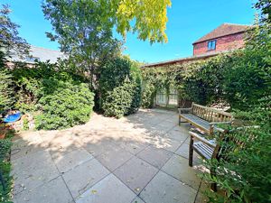Courtyard garden - click for photo gallery